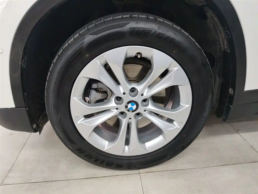 BMW X1 2016 sDrive18Li Premium Model фото 23