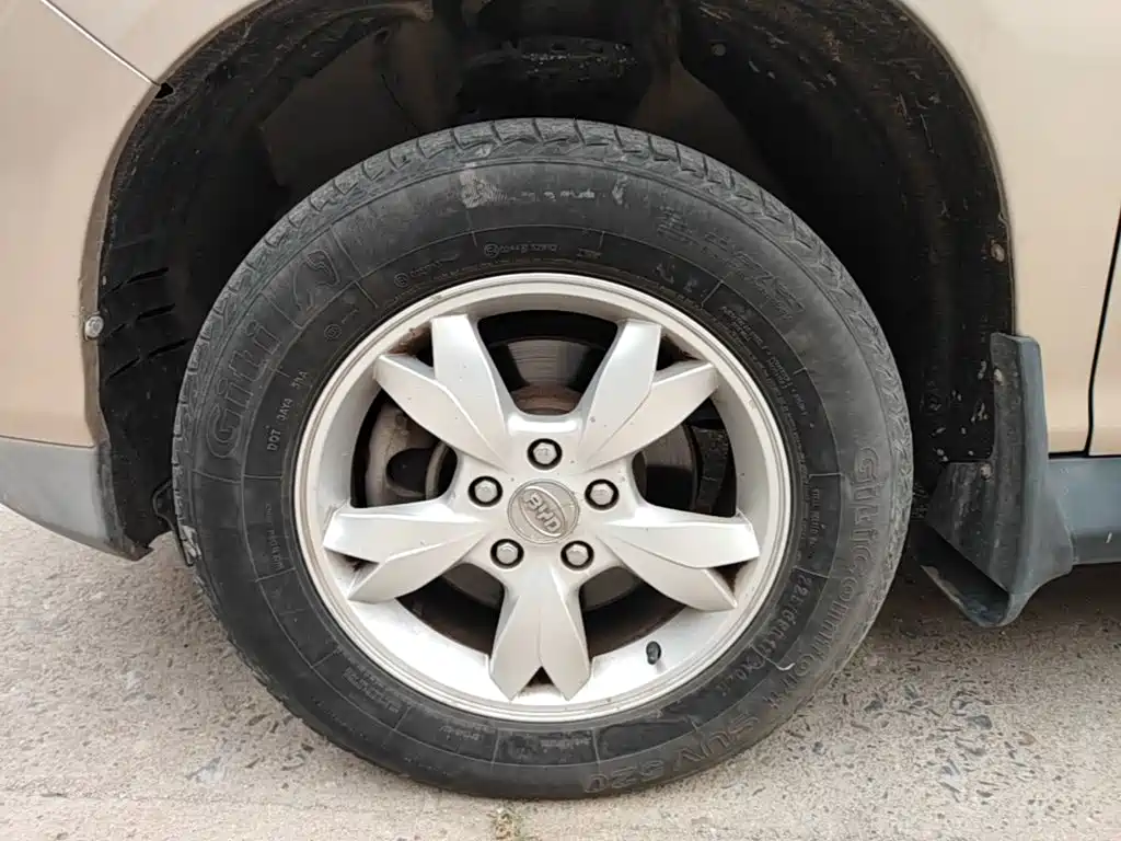 BYD S6 2015 2014 Model 2.0L Manual Luxury 5-Seater