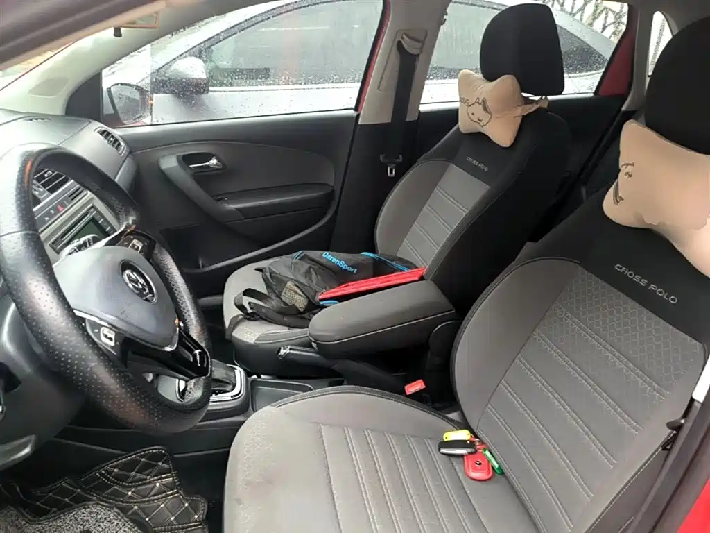 Volkswagen Polo 2014 1.6L Cross Polo Automatic фото 15