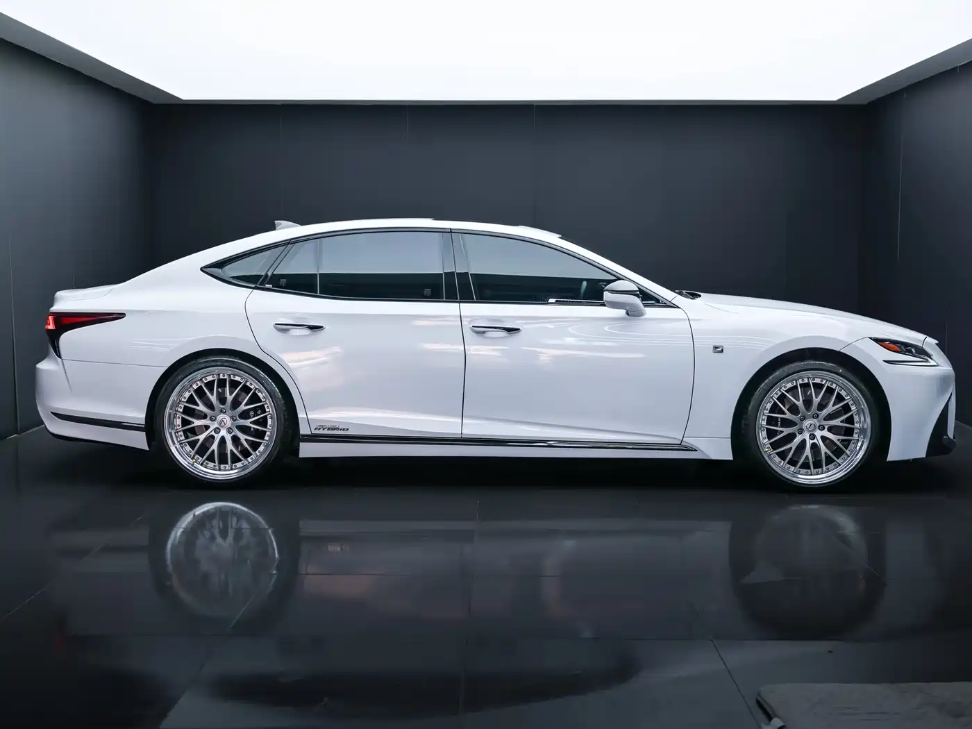Lexus LS 2018 500h F SPORT China V фото 4