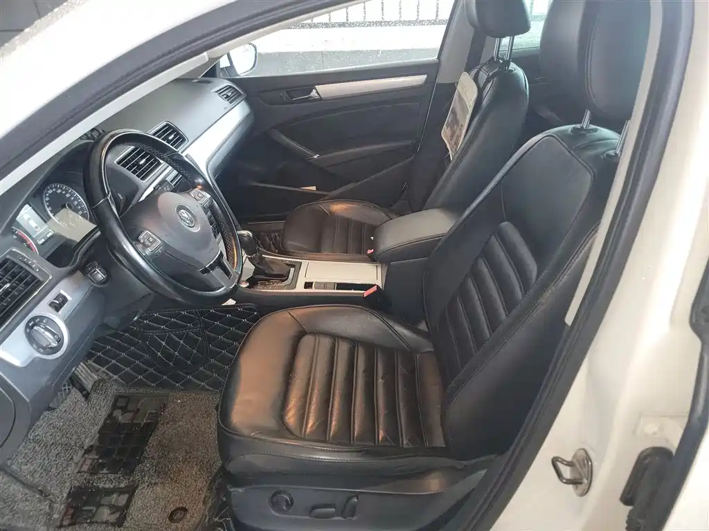 Volkswagen Passat 2014 1.8TSI DSG Executive Edition фото 8
