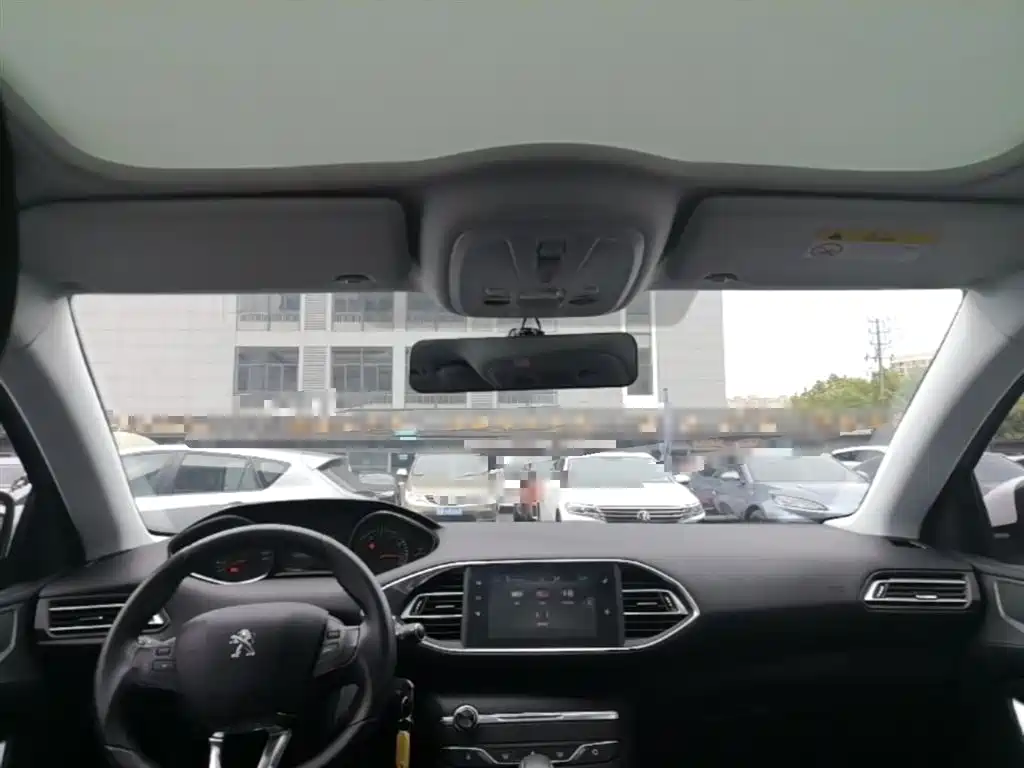 Peugeot 308S 2015 1.2T Auto Dynamic Edition фото 14