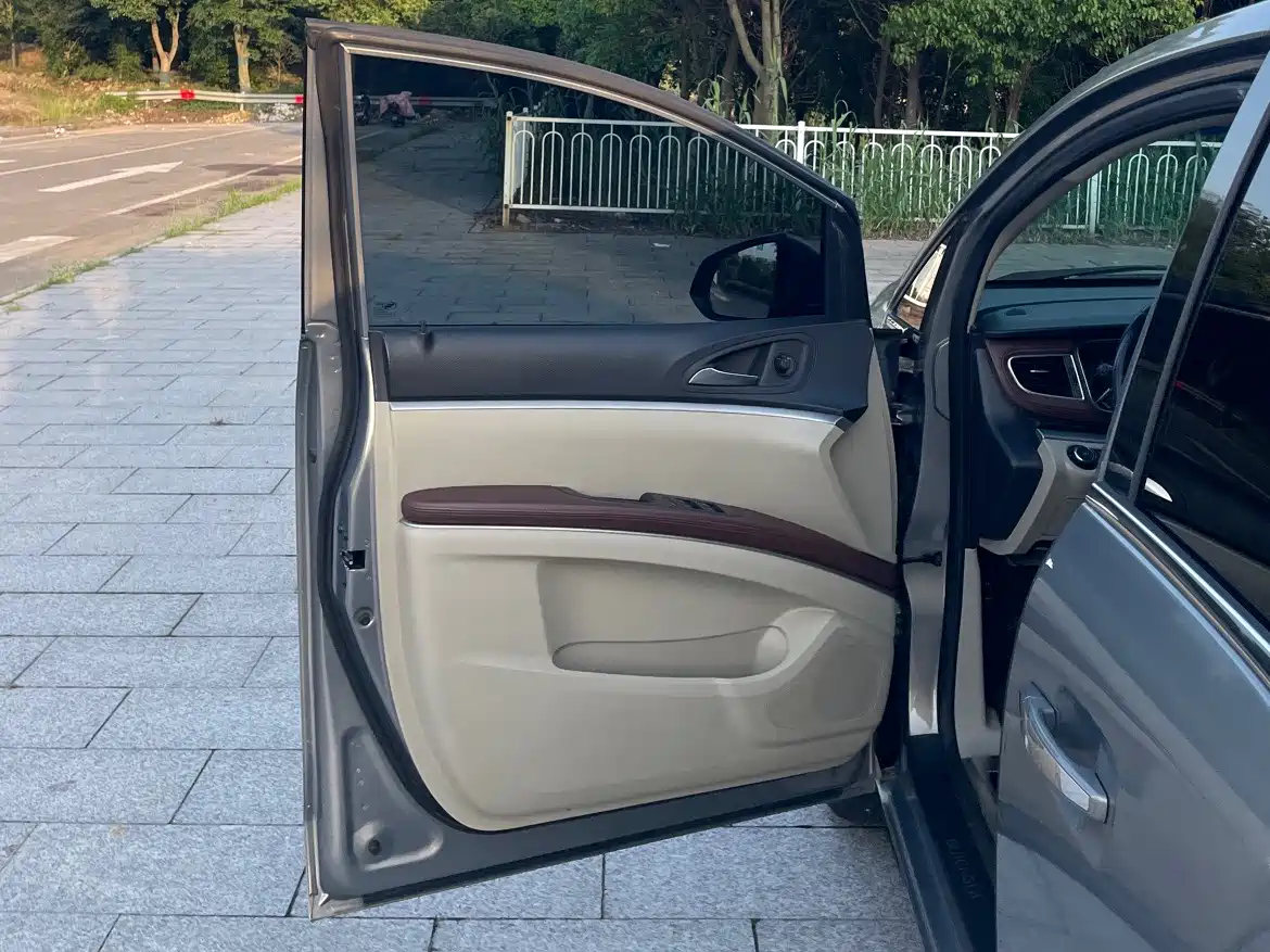 Buick GL8 2018 28T Luxury Model China VI фото 8