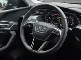 Photo 19 - Audi e-tron