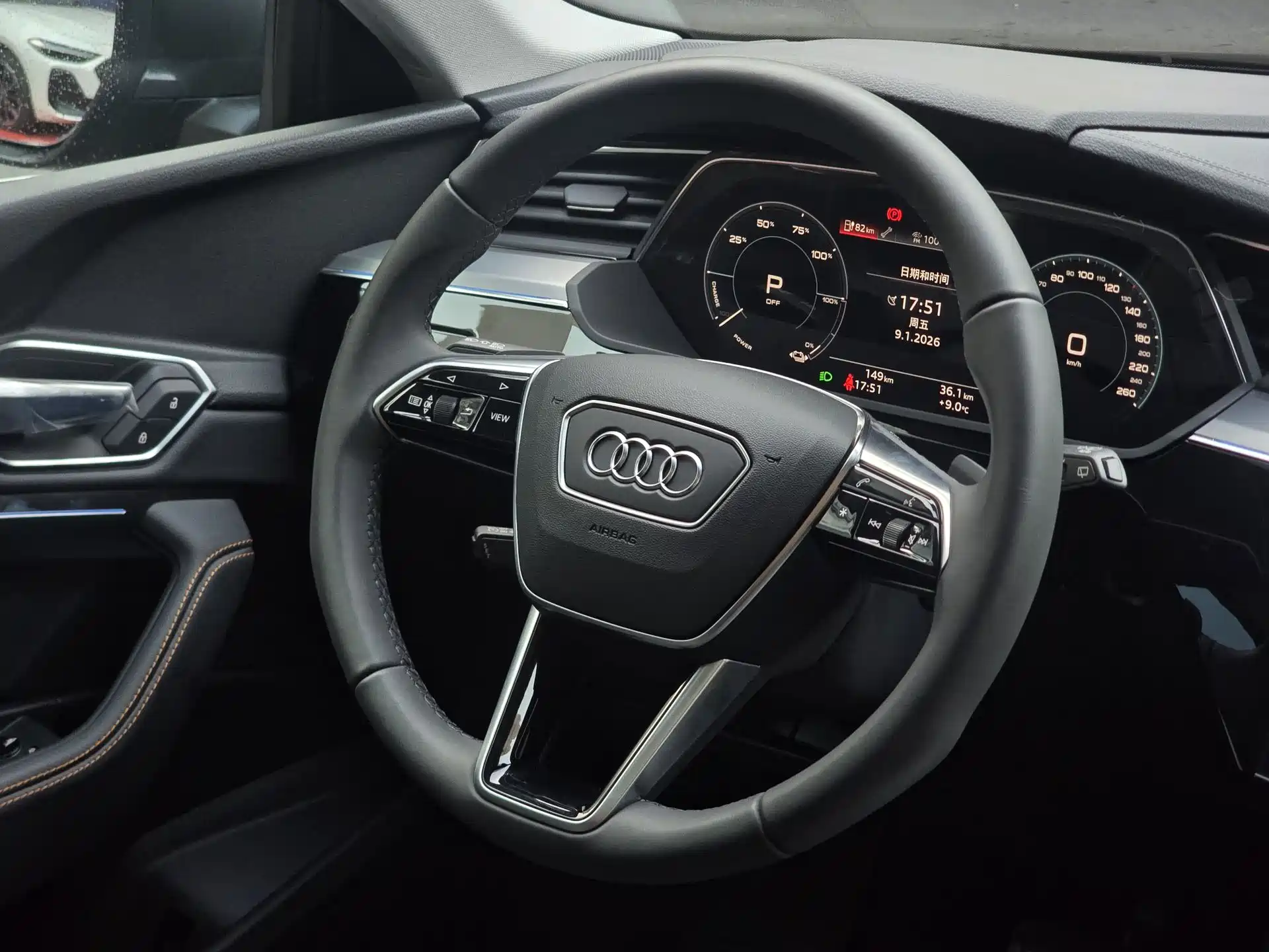 Photo 19 - Audi e-tron