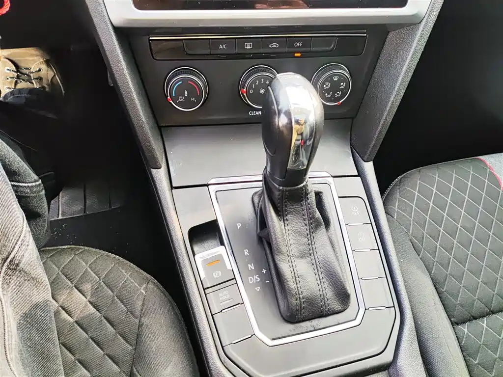 VOLKSWAGEN LINGDU