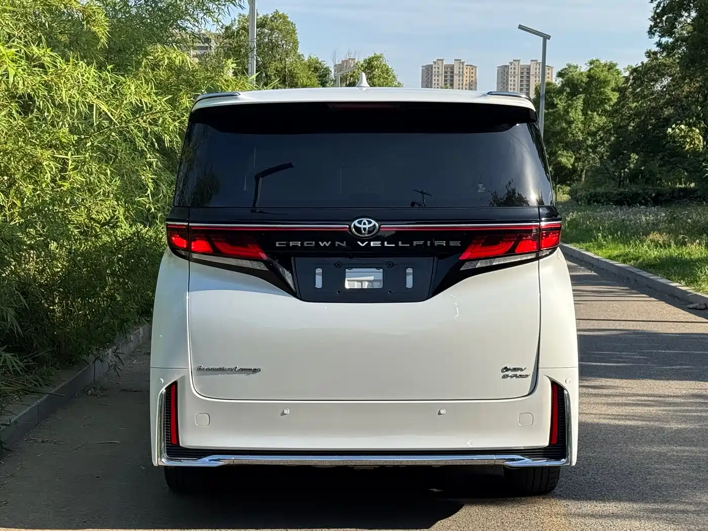 Toyota Vellfire 2024 Crown Hybrid 2.5L Executive Premium Edition фото 18