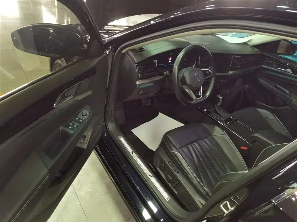 Volkswagen Passat 2023 330TSI Starlight Luxury Edition фото 16