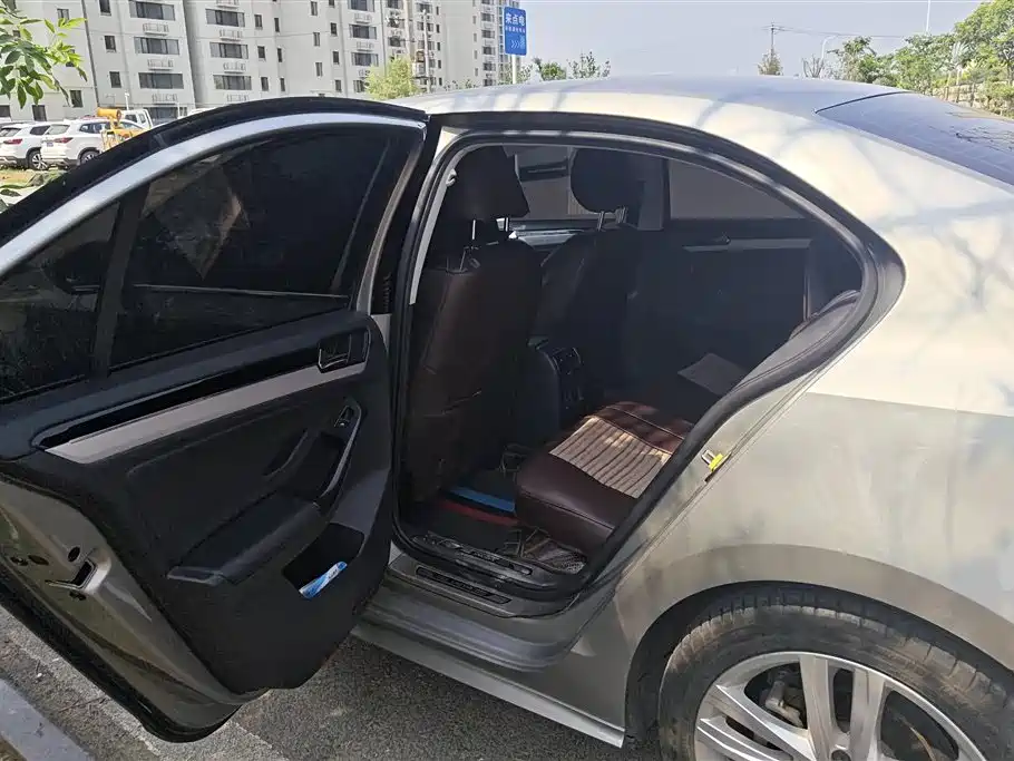 Volkswagen Sagitar 2018 280TSI DSG Spark Edition фото 11