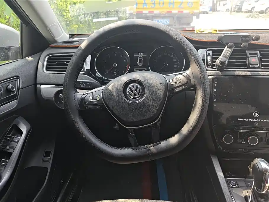 Volkswagen Sagitar 2018 280TSI DSG Spark Edition фото 15