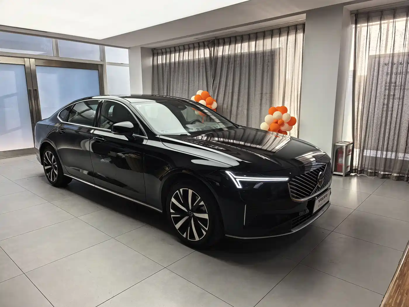 VOLVO S90
