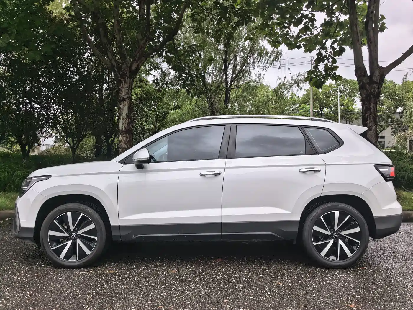 Volkswagen Tharu 2025 2024 300TSI 2WD Bright Moon Edition
