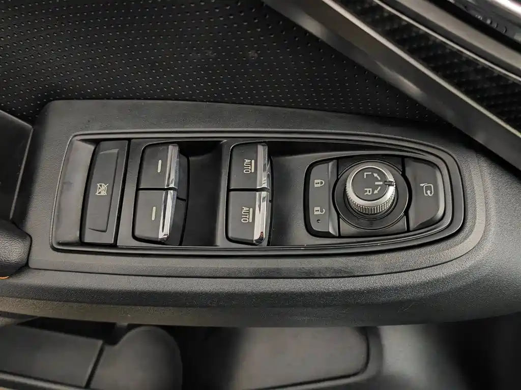 Subaru XV 2018 2.0i AWD Limited EyeSight фото 9
