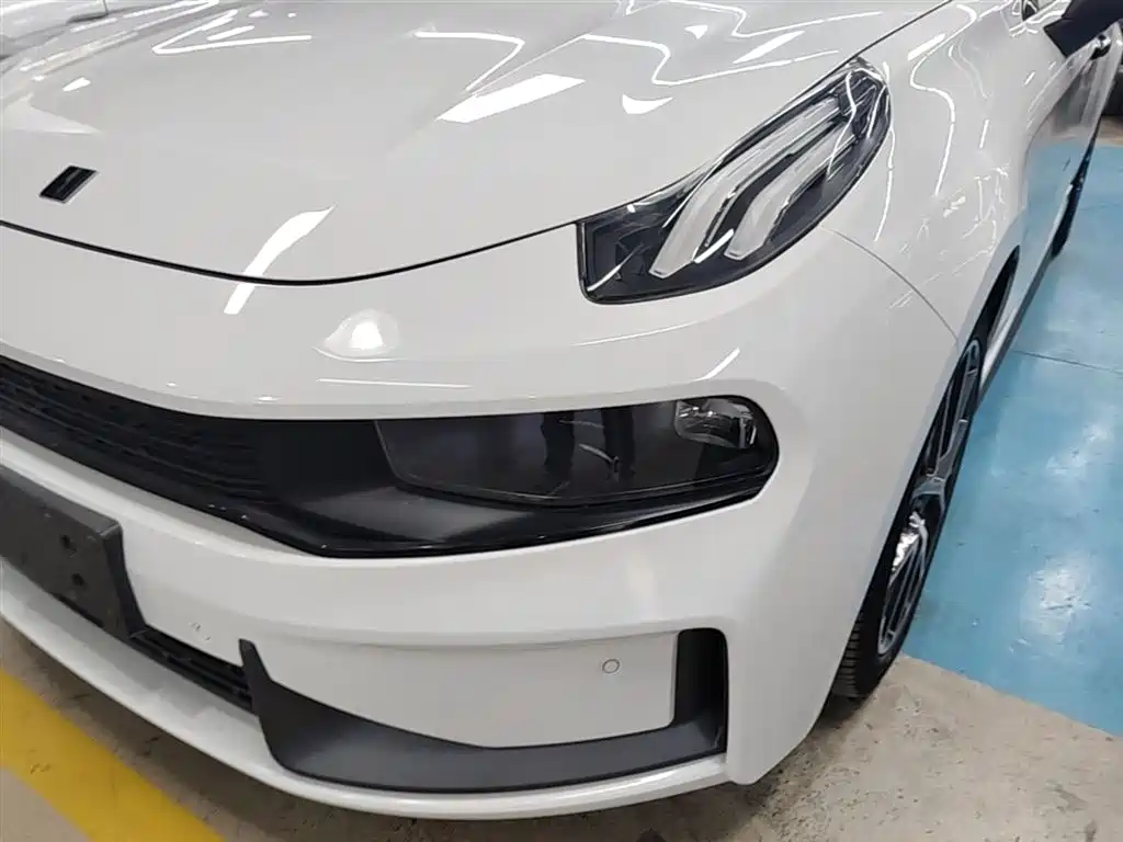 Фото 24 - Lynk & Co 03