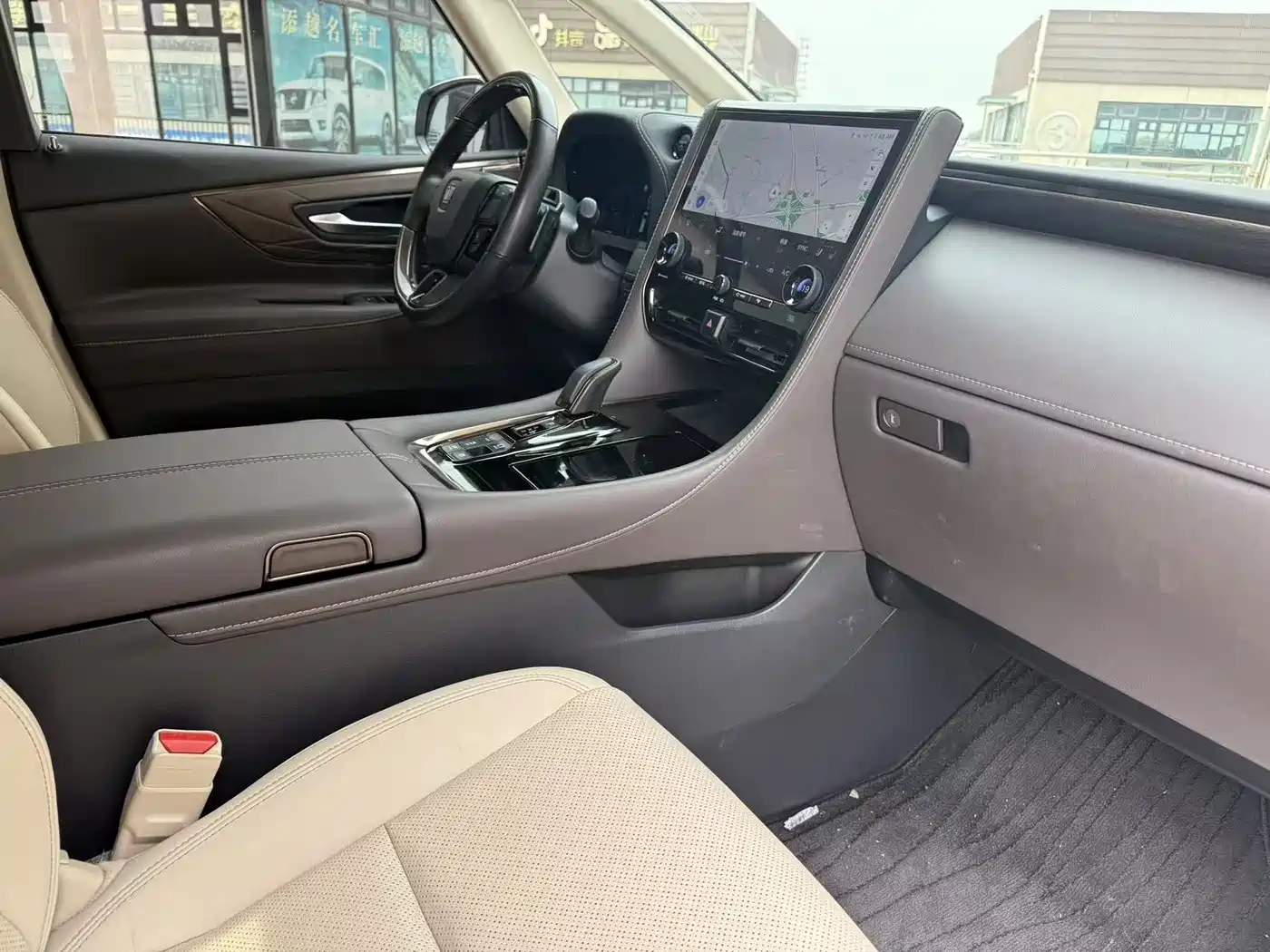 Toyota Vellfire 2024 Crown Hybrid 2.5L Executive Premium Edition фото 8