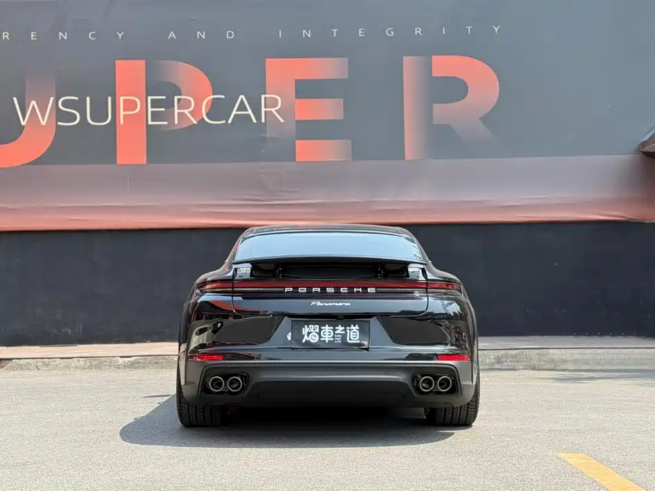 PORSCHE PANAMERA