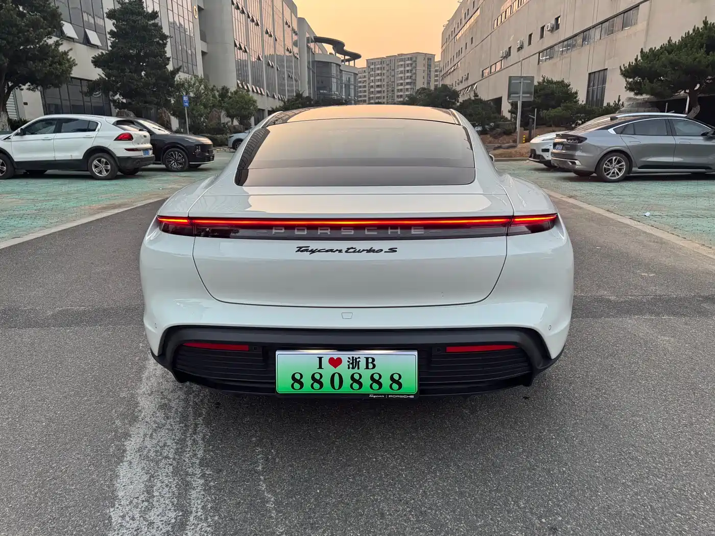 Porsche Taycan 2020 Taycan фото 14