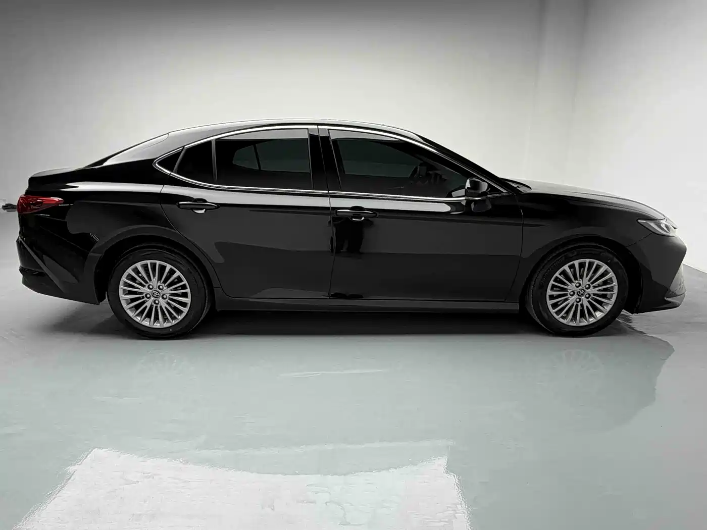 Toyota Camry 2026 Hybrid 2.0HE Elite Edition фото 6