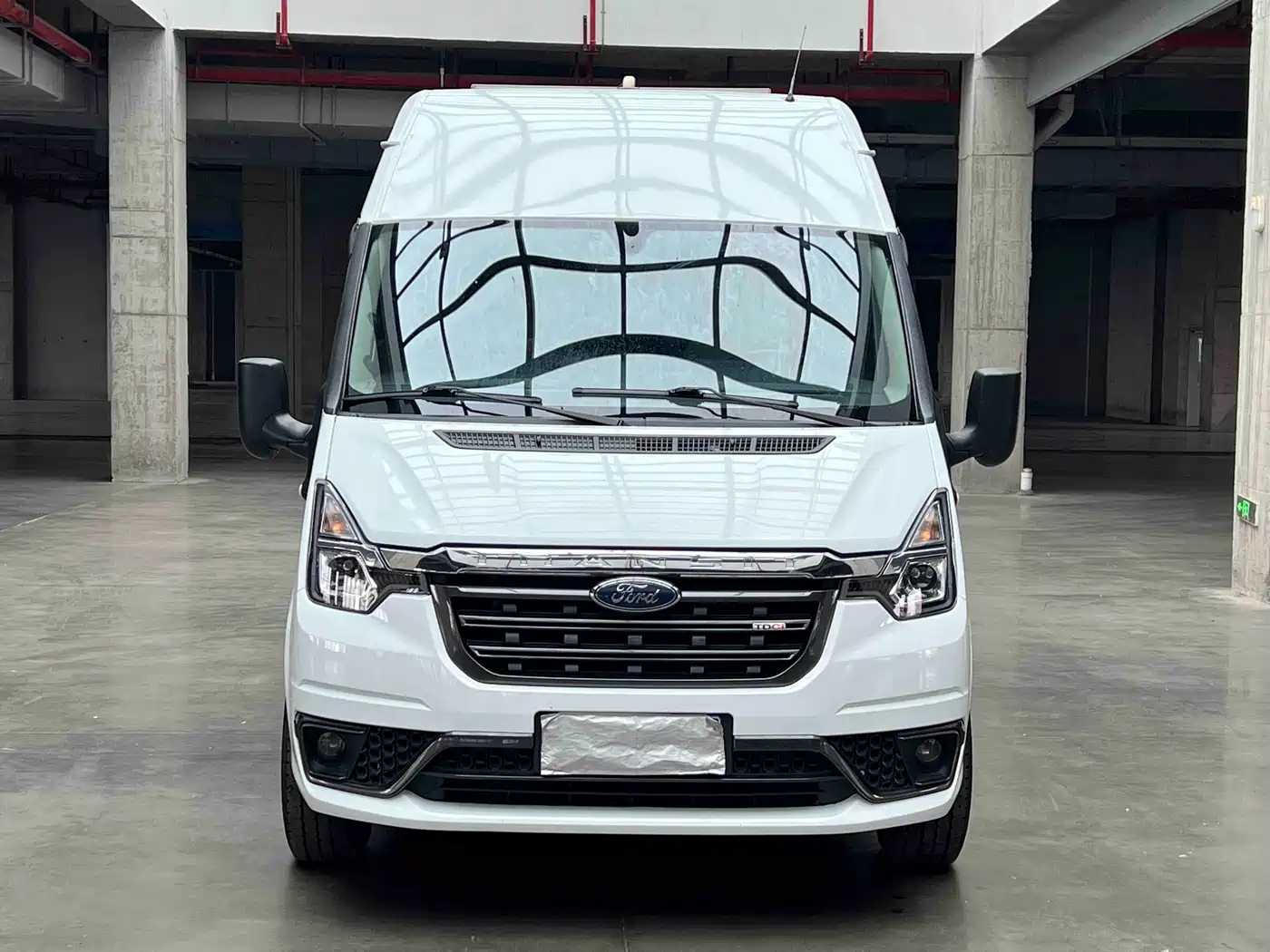 Ford New Generation Transit 2022 2.2T Manual Luxury Passenger Van Pro Medium Wheelbase 9-Seater Medium-High Roof