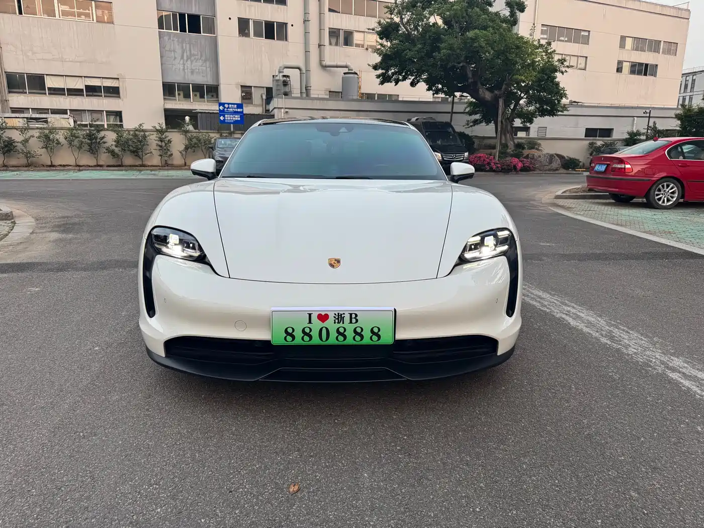 Porsche Taycan 2020 Taycan фото 2