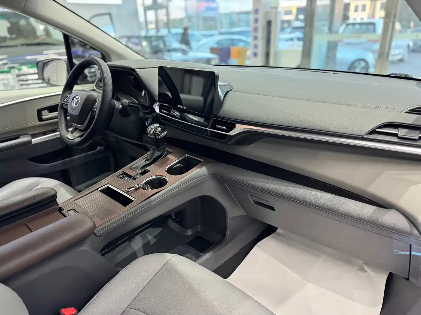 Фото 9 - Toyota Granvia