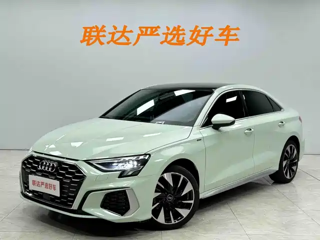 Audi A3 A3L Limousine 35 TFSI, Стиль Спорт