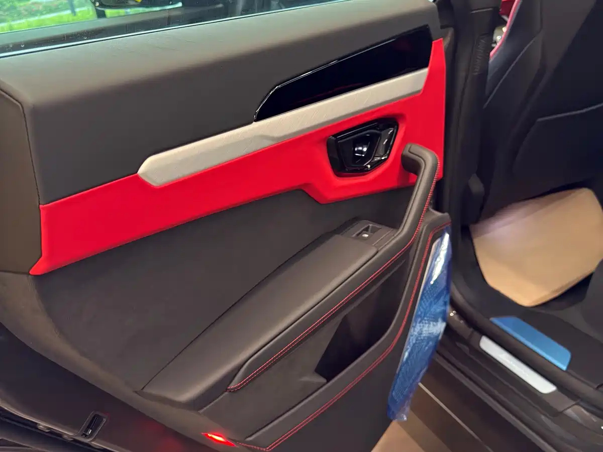 Lamborghini Urus SE 2025 4.0T Standard Edition фото 10