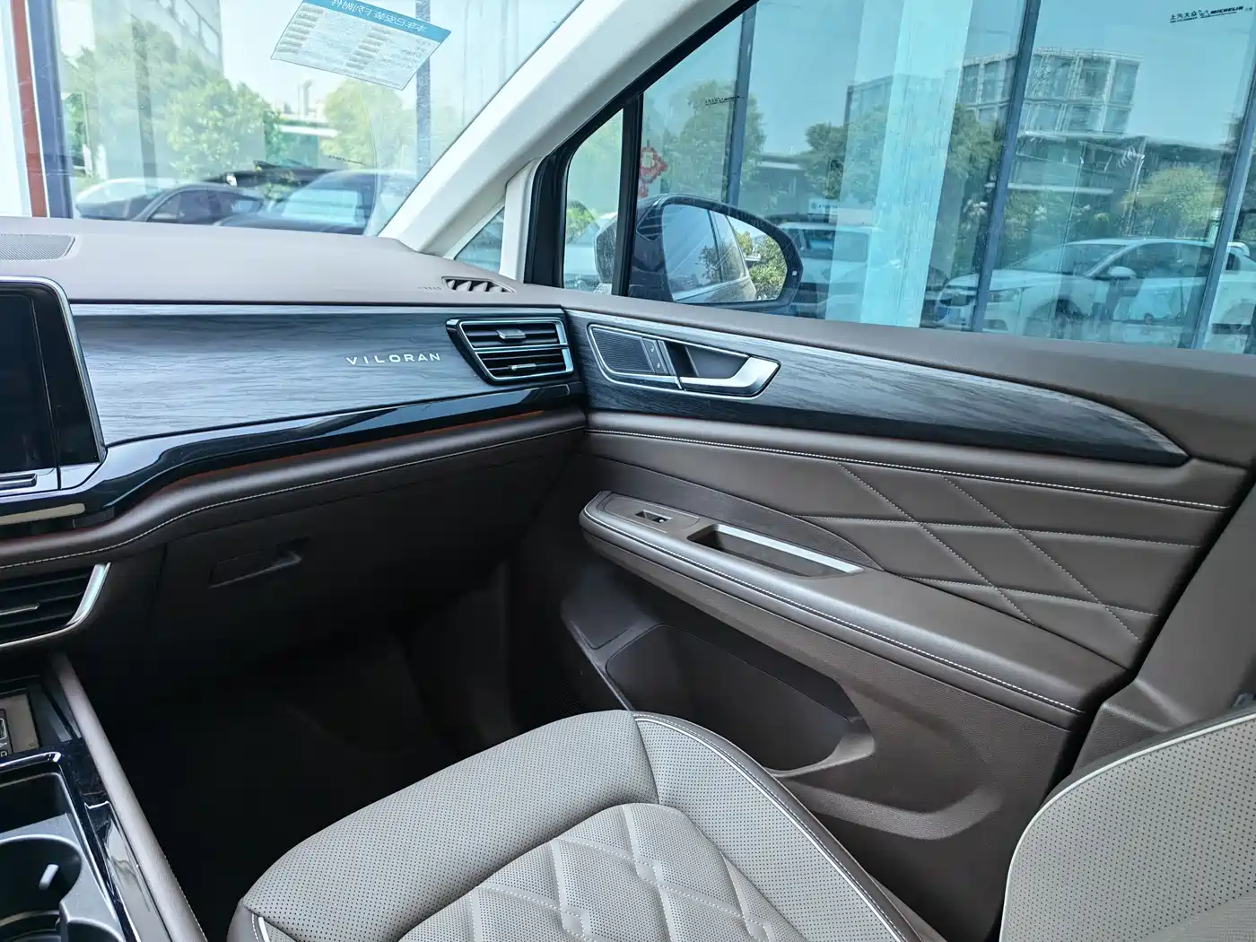 Volkswagen Viloran 2024 380TSI Executive Edition фото 8
