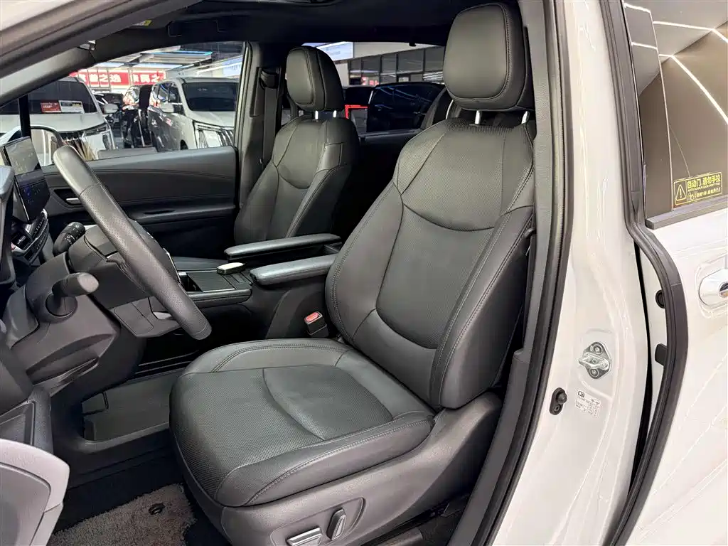 Toyota Sienna 2023 2.5L Hybrid Premium Edition фото 5