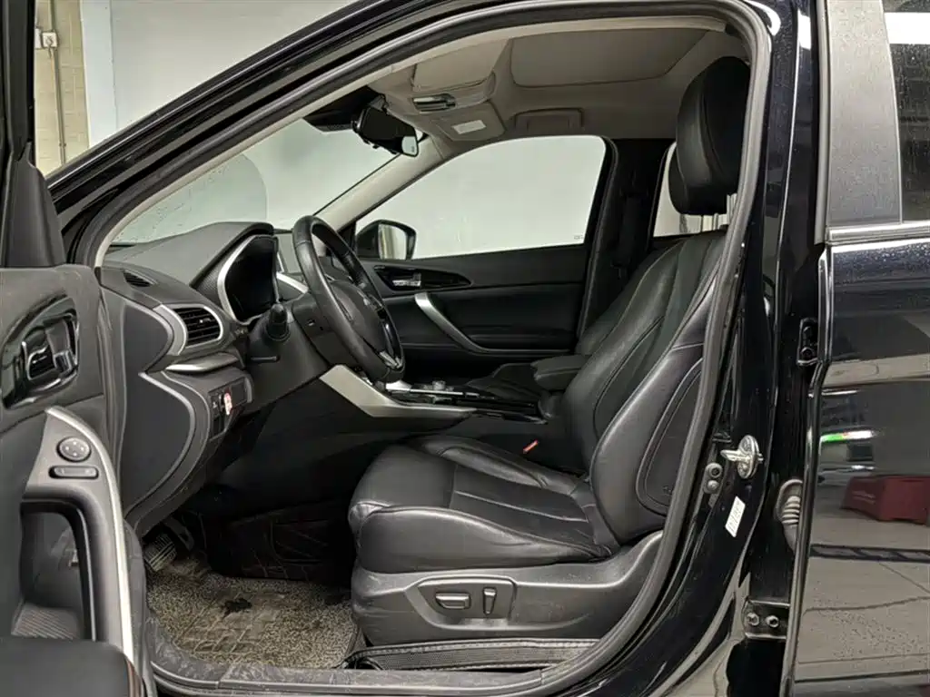 Mitsubishi Eclipse Cross 2018 1.5T CVT 2WD Faith Edition фото 7