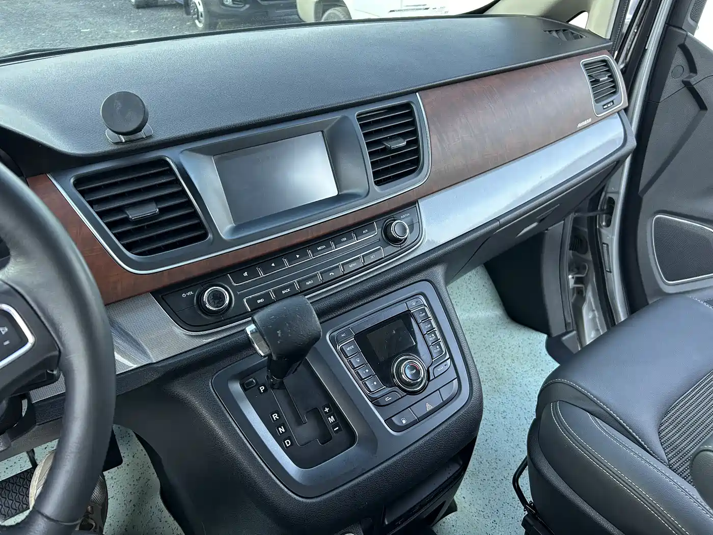 SAIC Maxus Maxus G10 2018 PLUS 2.0T Automatic Elite Edition фото 11