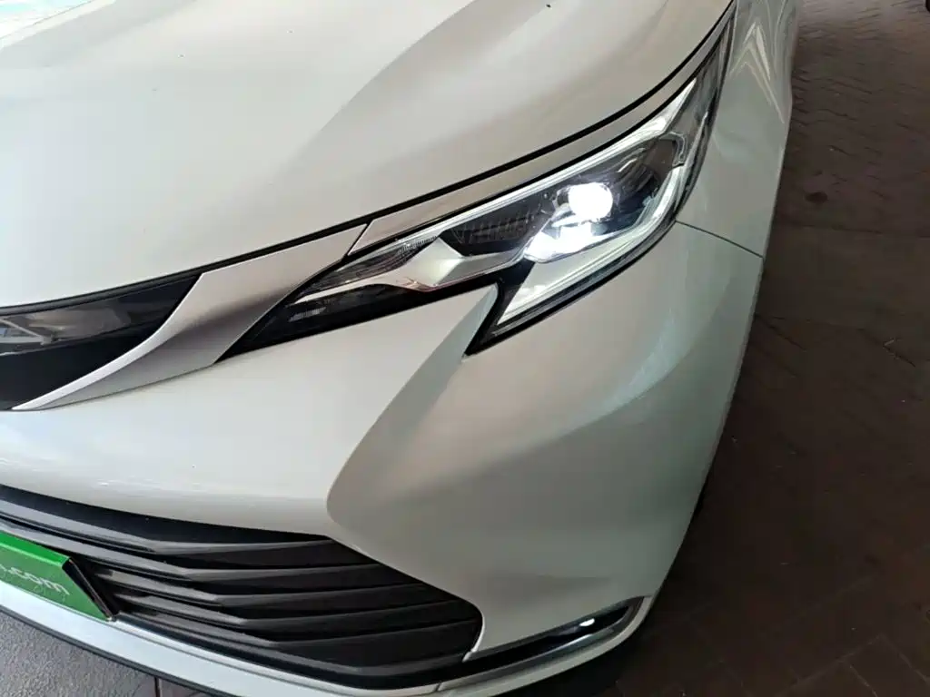 Toyota Sienna 2025 2024 2.5L Hybrid 4WD Premium Edition