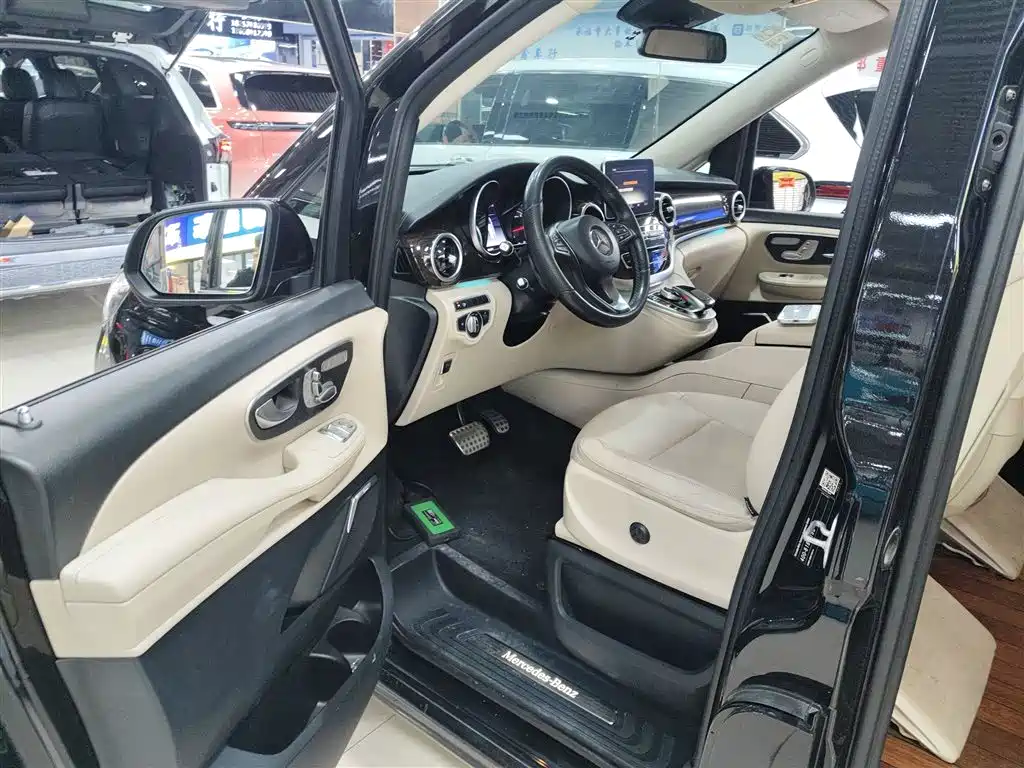 Mercedes-Benz V-Class 2018 V 260 L Premium Long Wheelbase Edition China VI фото 16