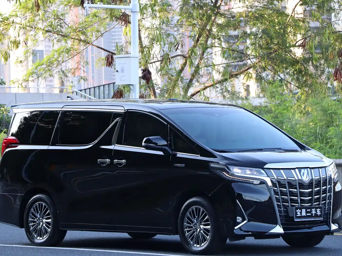 Toyota Alphard 2021 Hybrid 2.5L Luxury фото 3