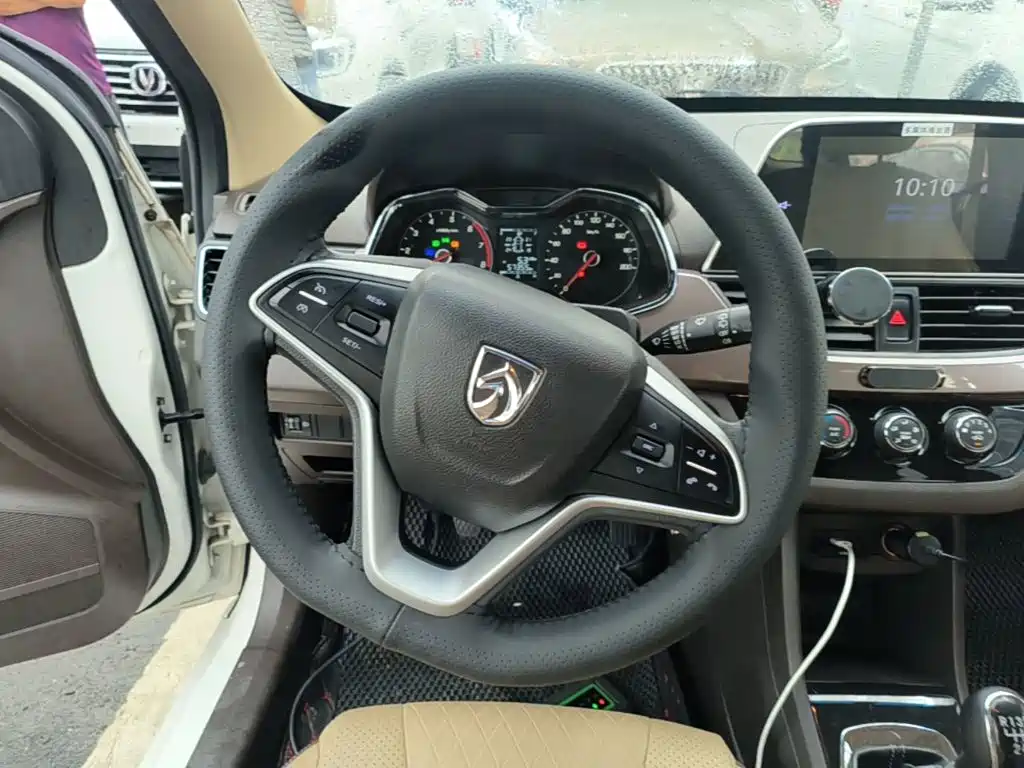 Baojun 310W 2017 2017 1.5L Manual Fashion Edition (China V)
