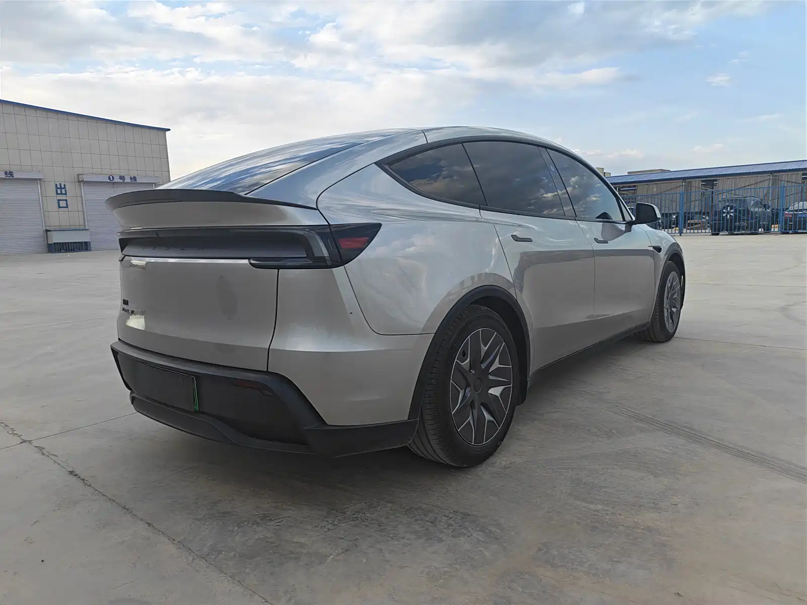 Фото 9 - Tesla Model Y L