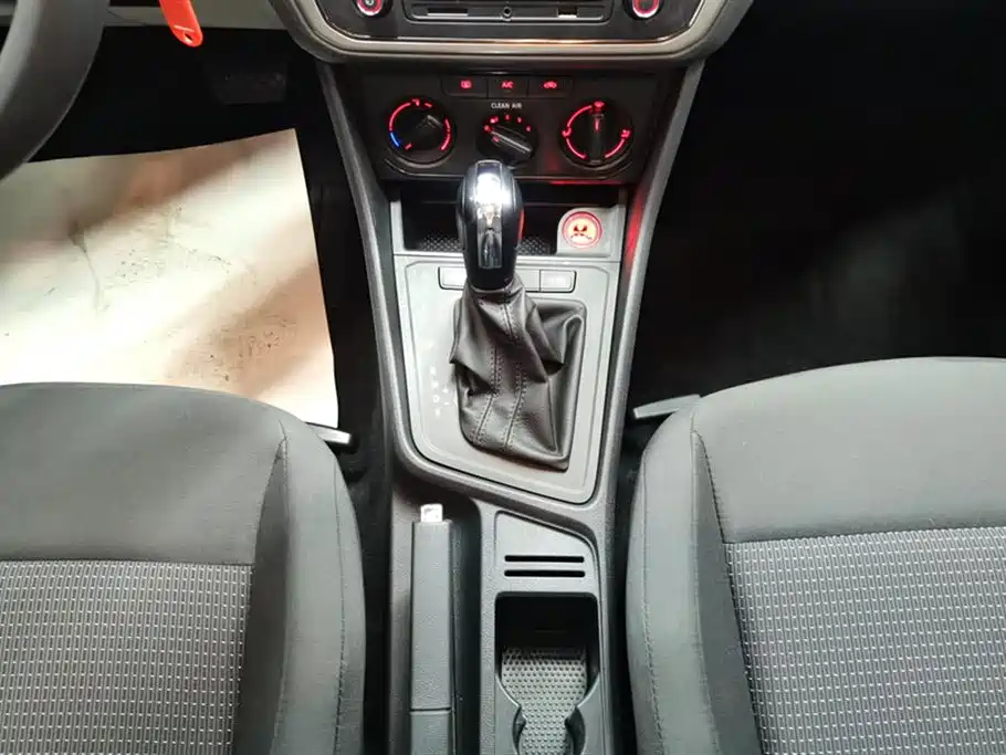 Volkswagen Lavida 2017 1.6L Automatic Trend Edition фото 16