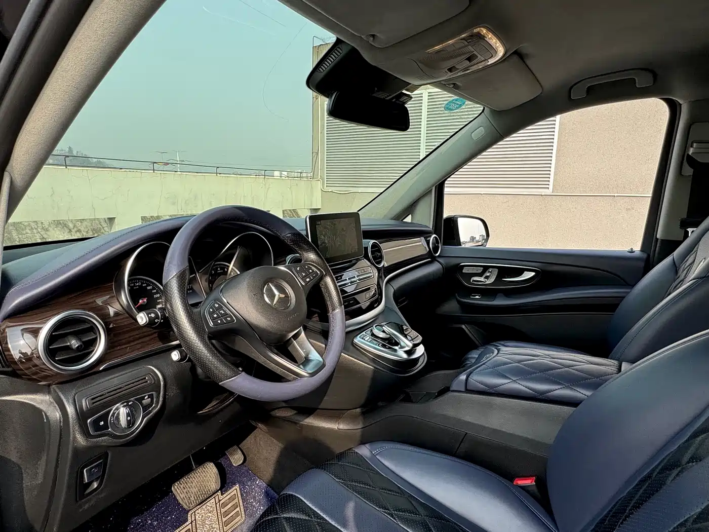 Mercedes-Benz V-Class 2018 V 260 AMG Sport Edition China VI фото 4