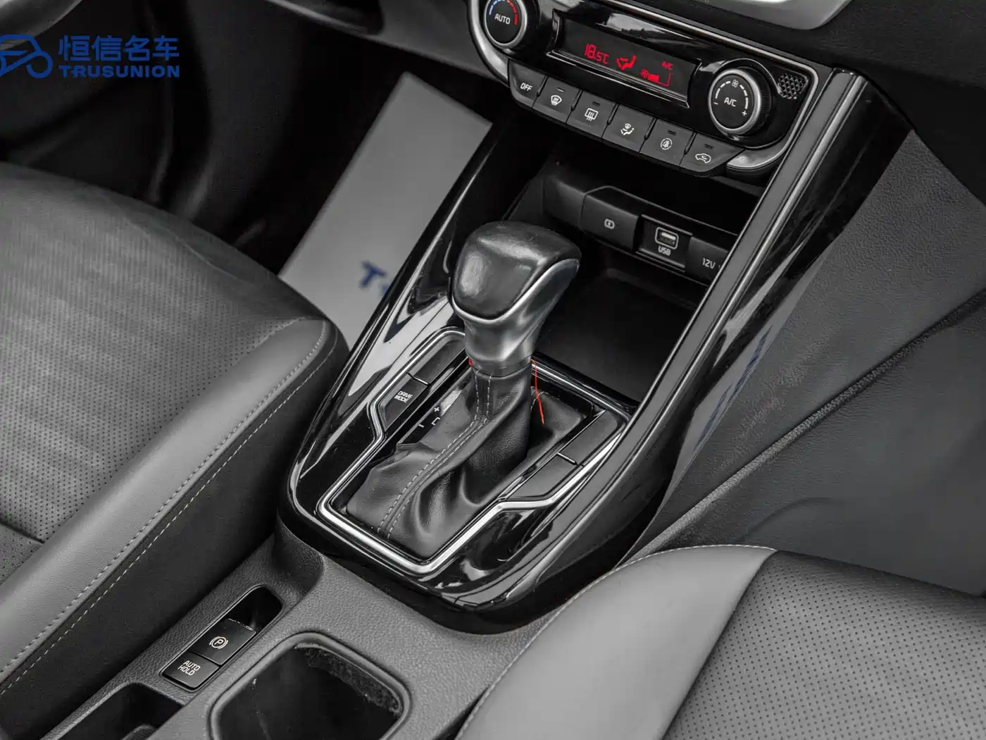 Kia Sportage 2019 2.0L Automatic Smart Luxury Edition фото 19
