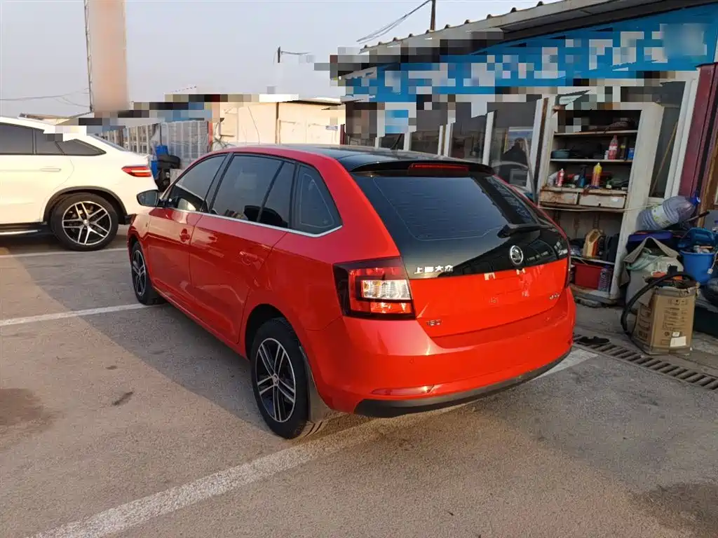 Škoda Skoda Rapid Spaceback 2016 1.6L Automatic Smart Edition фото 23