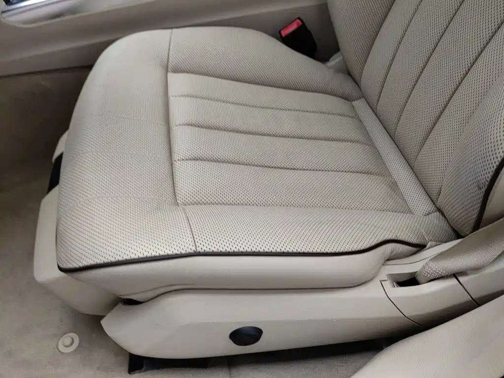 صورة 20 - Mercedes-Benz E-Class