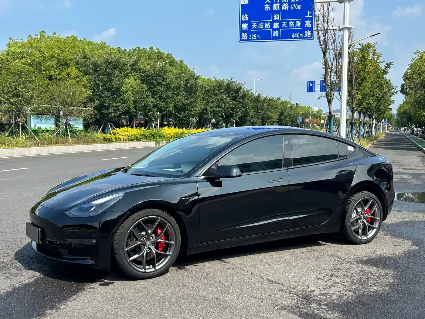 Фото 1 - Tesla Model 3
