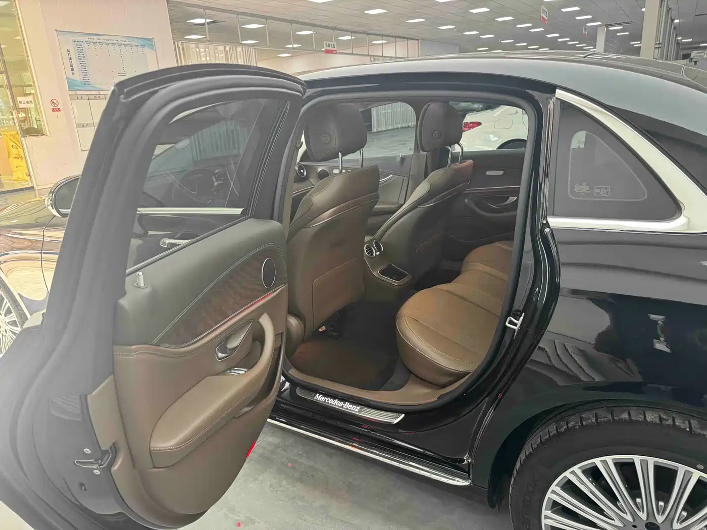 Mercedes-Benz E-Class 2023 E 300 L Fashion фото 8