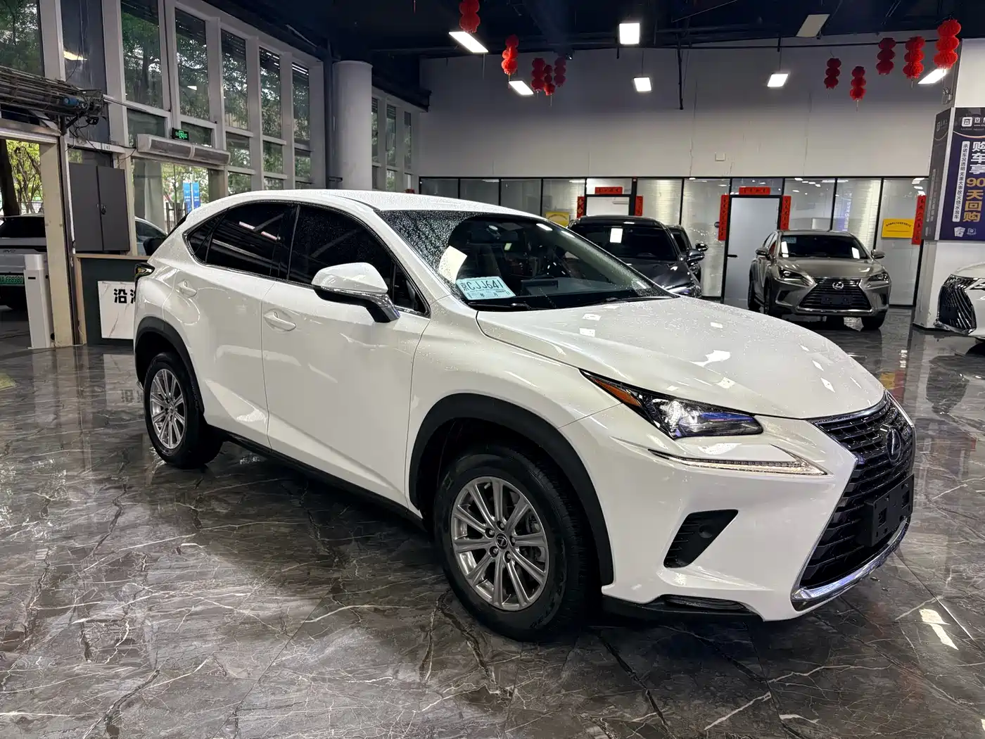 Lexus NX 2017 300 FWD Sharp Edition фото 3