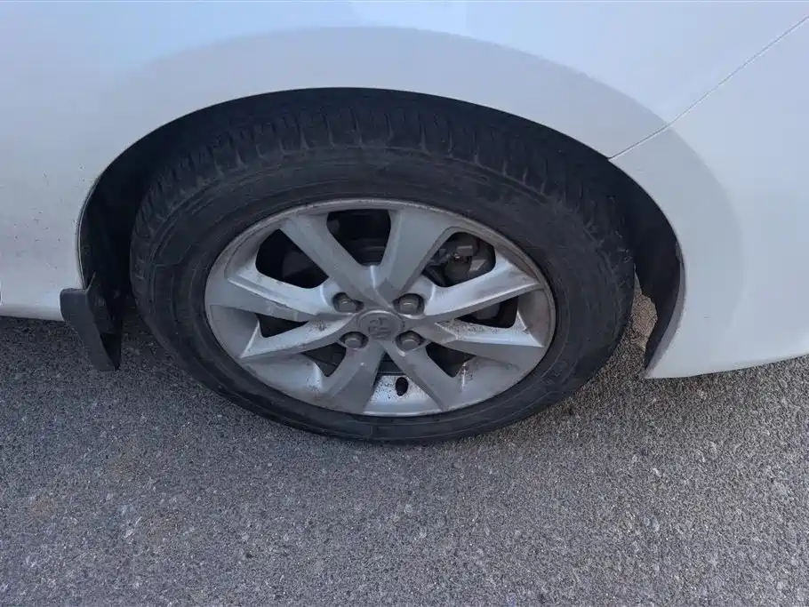 Toyota YARiS L Zhi Xuan 2015 1.5E Auto Charming Edition фото 5