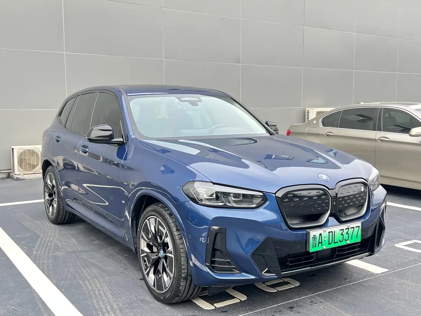 BMW IX3