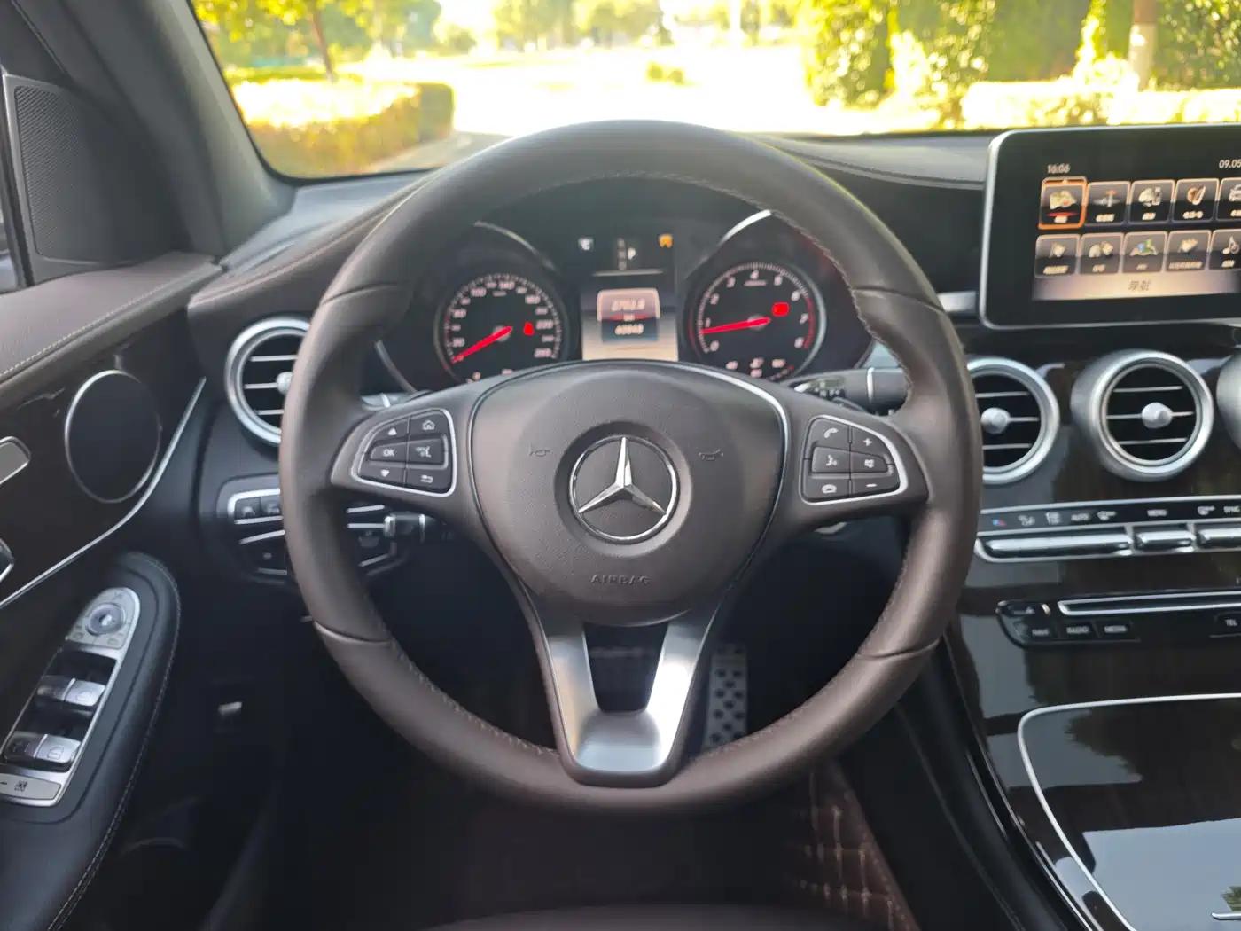 Mercedes-Benz GLC 2018 GLC 260 4MATIC Luxury фото 11