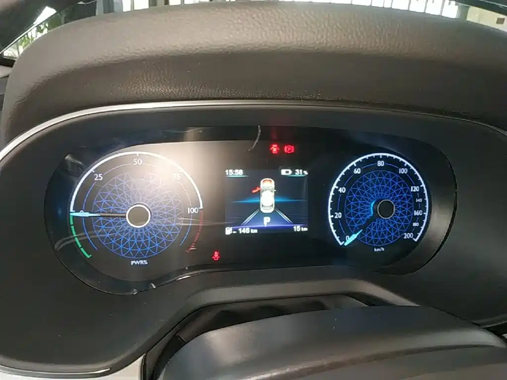 Hongqi E-QM5 2025 Model 500km Travel Edition фото 12