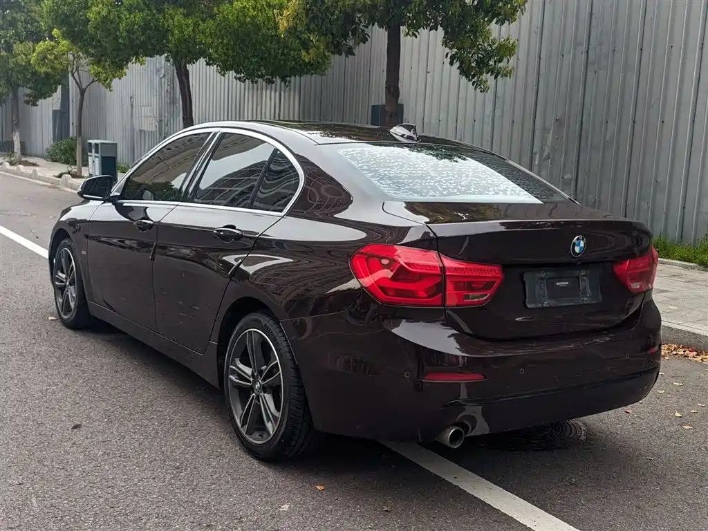 BMW 1 Series 2018 118i Sport Edition фото 13