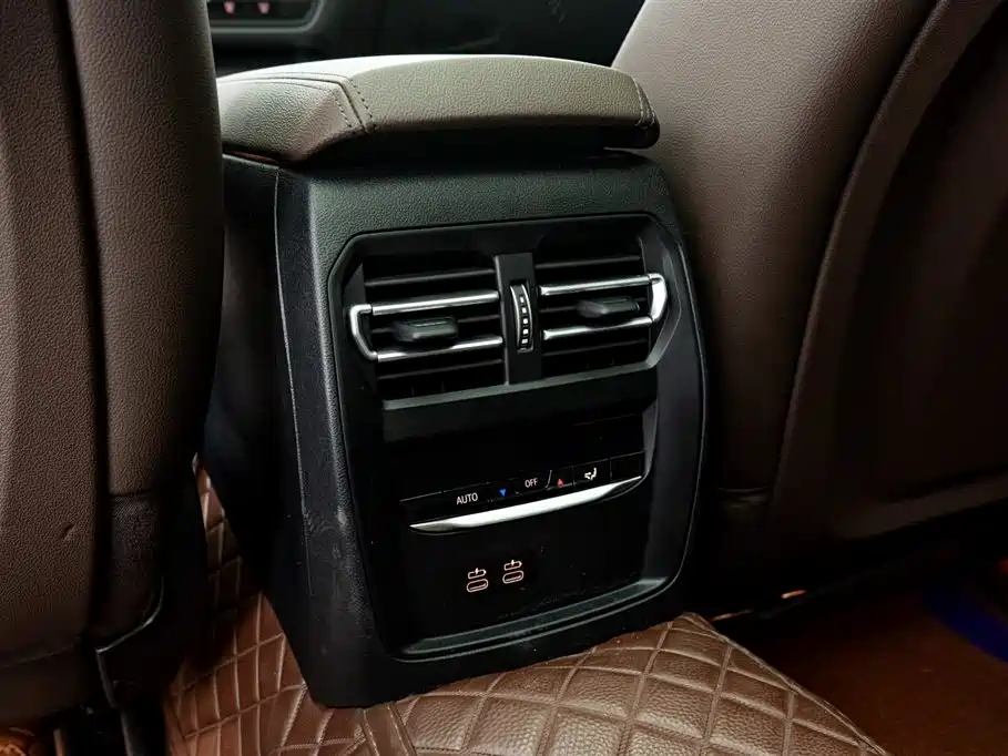 BMW 3 Series 2024 325Li M Sport Package фото 26